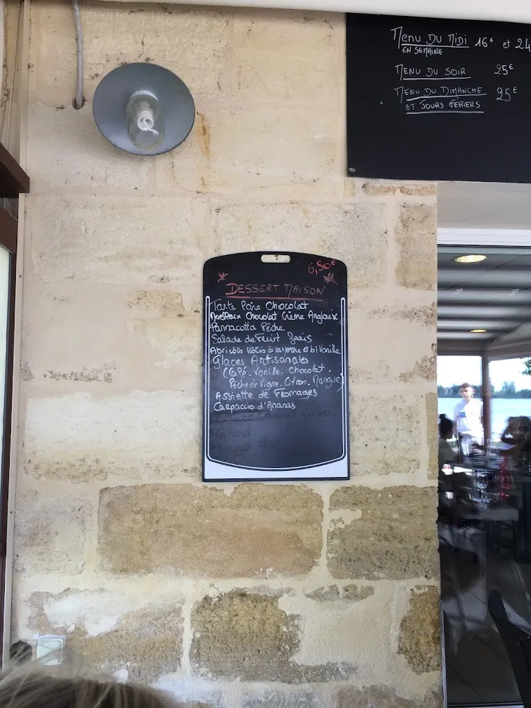 Tobias Volker_Cote Fleuve_Saint-André-de-Cubzac_review