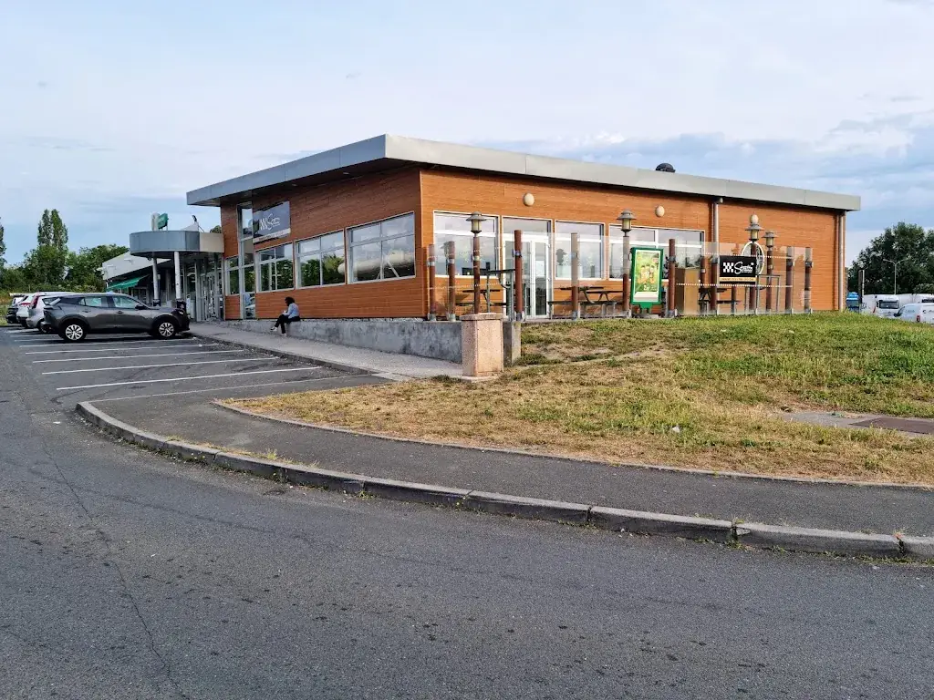 Anton Ivanov_Aire de Meillac - A10_Cubzac-les-Ponts_review