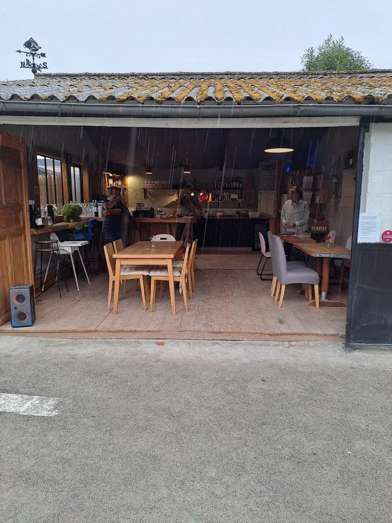 Geoffrey Stephenson_La Jolie Guinguette_Chapelle-Montbrandeix_review