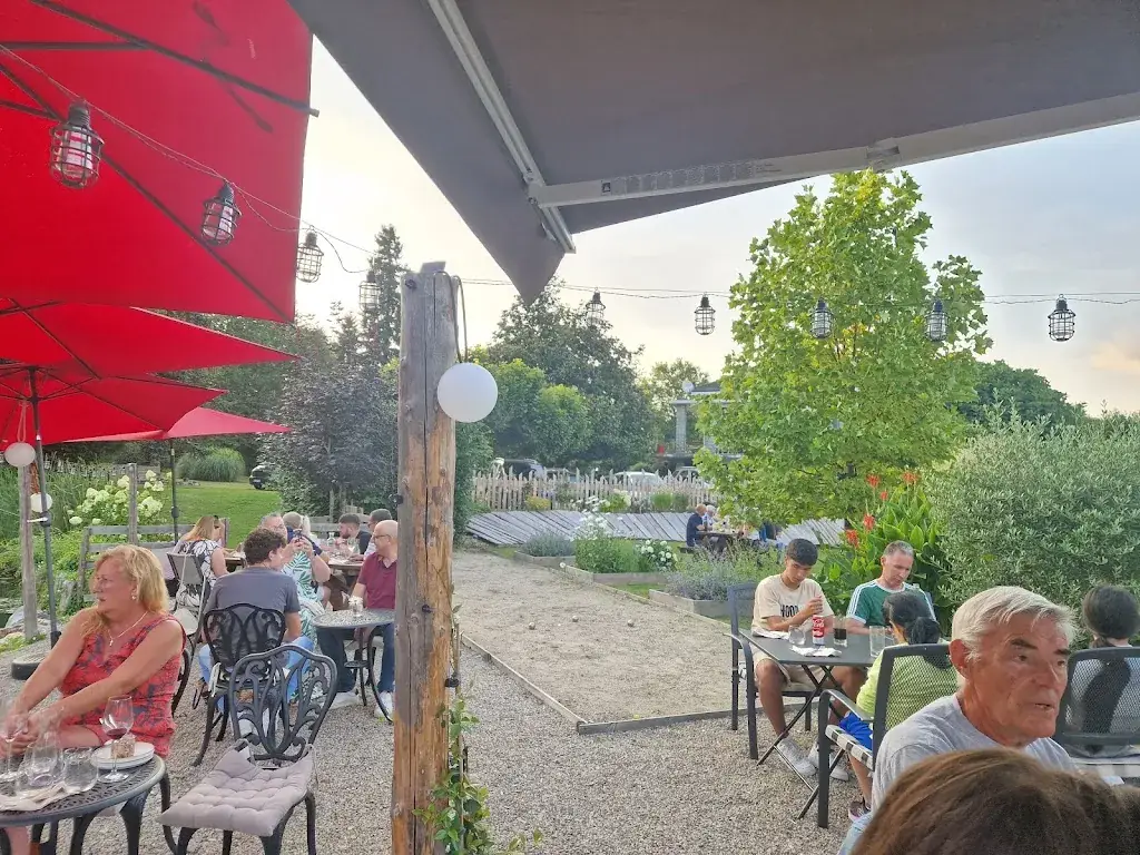 Dennis de Best_La Jolie Guinguette_Chapelle-Montbrandeix_review