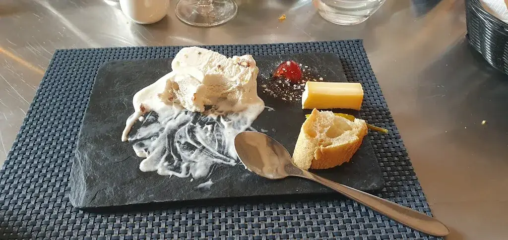 Robert Thomas_La Grange du Lac_Saint-Mathieu_review