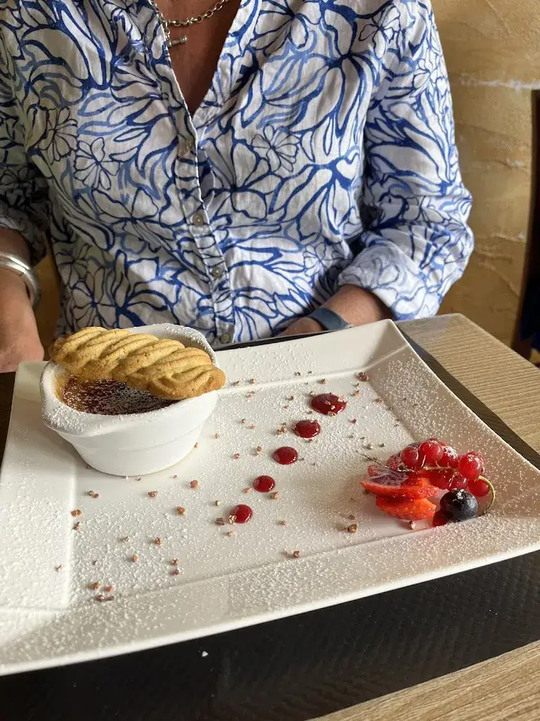 Daniel Smith_LES FEUILLARDIERS_Marval_review