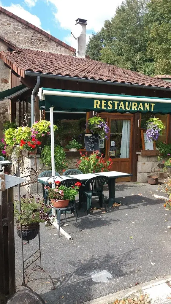 LES FEUILLARDIERS restaurant à Marval