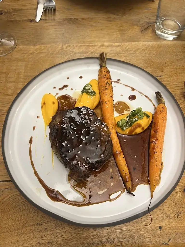 Yuliia Mykhailova_La Petite Chartreuse_Tronche_review