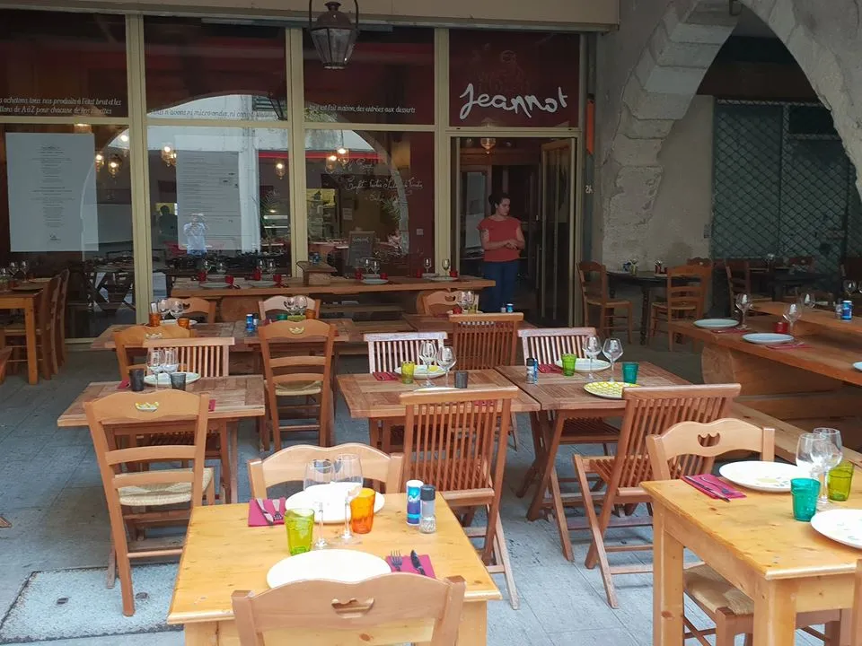 Monsieur Jeannot - Restaurant Cuisine Traditionnelle - 18 rue des Cornières 47000 Agen ristorante a Agen