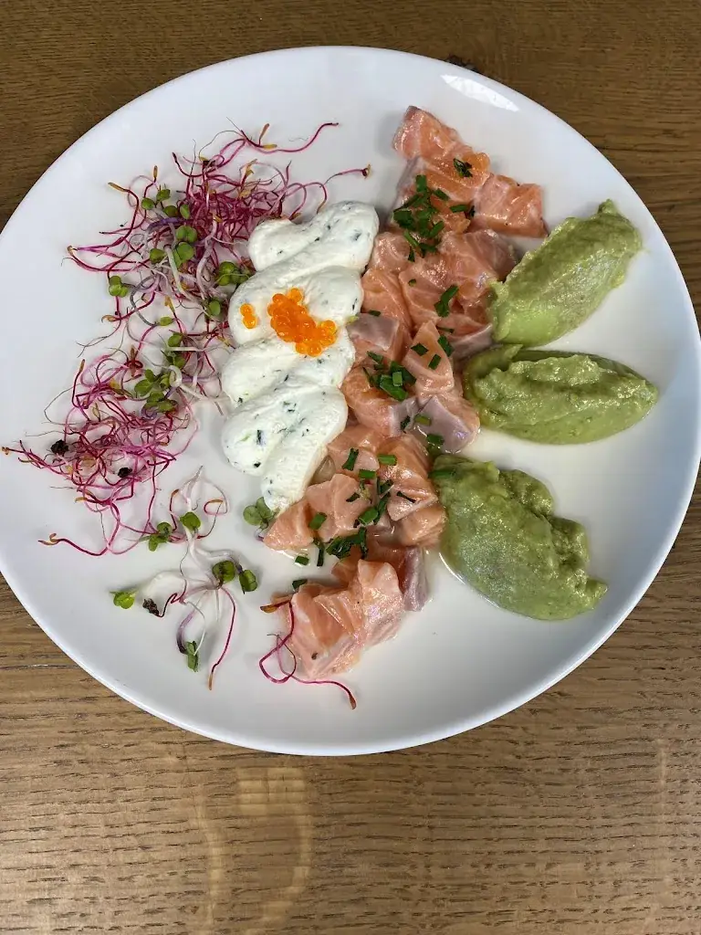 Le Chat Bourg_Dirac_slider_image_2