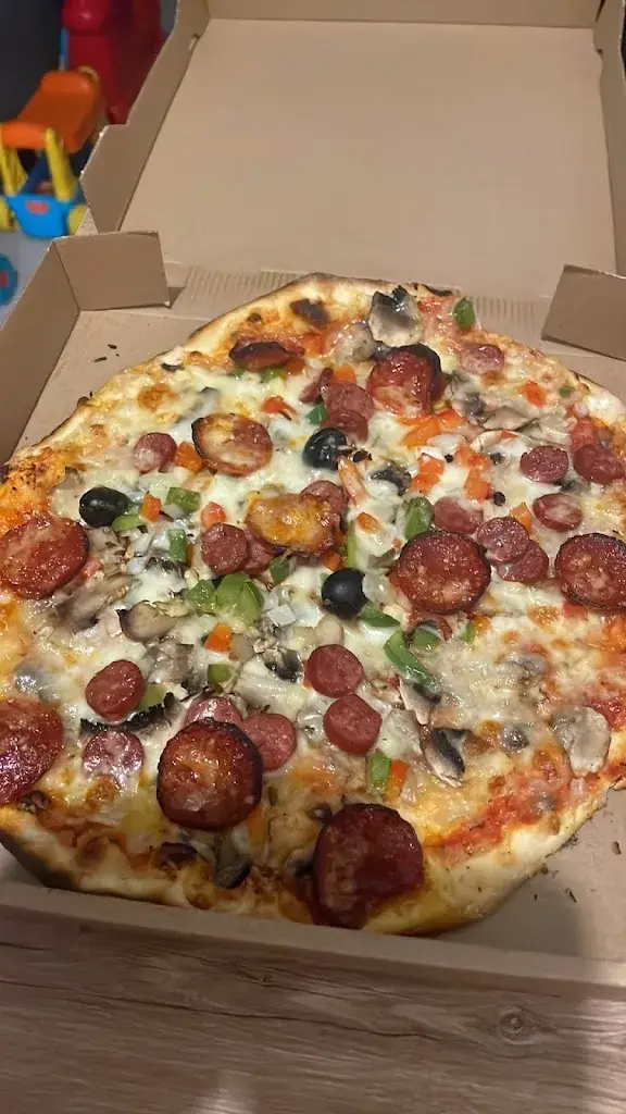 Dompierre Pizzas_Dompierre-sur-Mer_slider_image_2