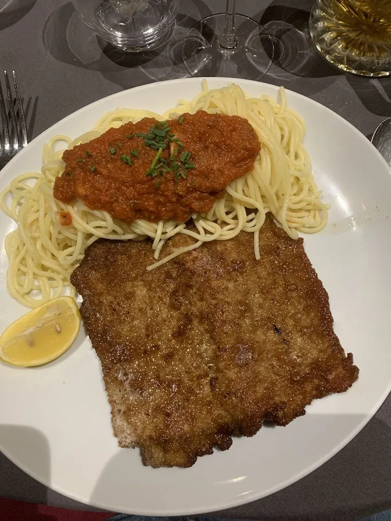 Edouard Girard_Les Trois Dauphins_Tronche_review