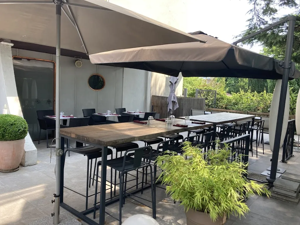 Les Trois Dauphins restaurant à Tronche