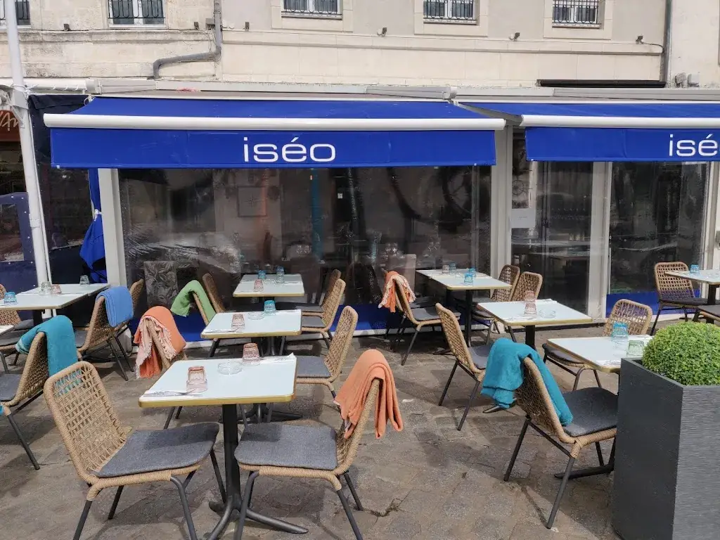 Iséo Restaurant in Rochelle