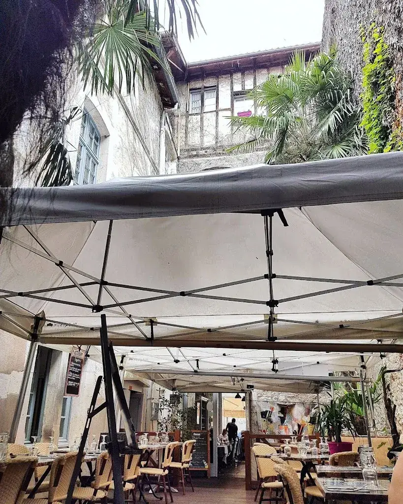 The Valmont Salon restaurant in Dax