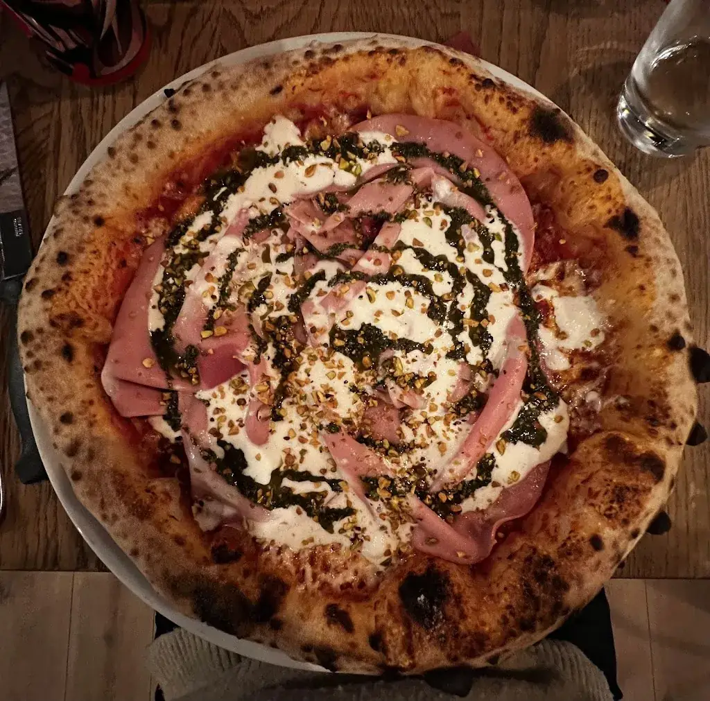Nina Mialon d'Abrigeon_Pizza Simon_Lachapelle-sous-Aubenas_review