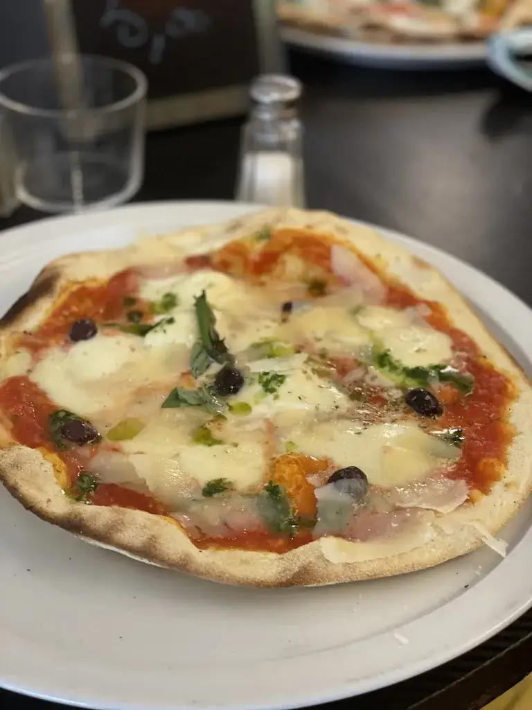 Marianne Eskenazi_La Scuderia_Dax_review