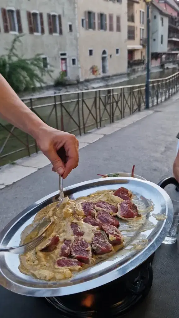 Le Chalet_Annecy_slider_image_2