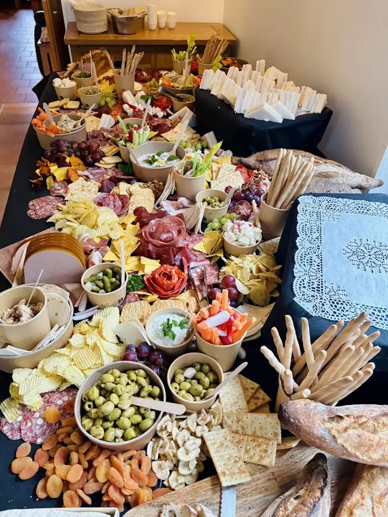 Open kitchen foodtruck_Échillais_slider_image_3