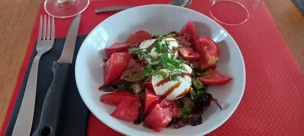 Myriam R_L'Arthéo_Saint-Hilaire-de-Villefranche_review