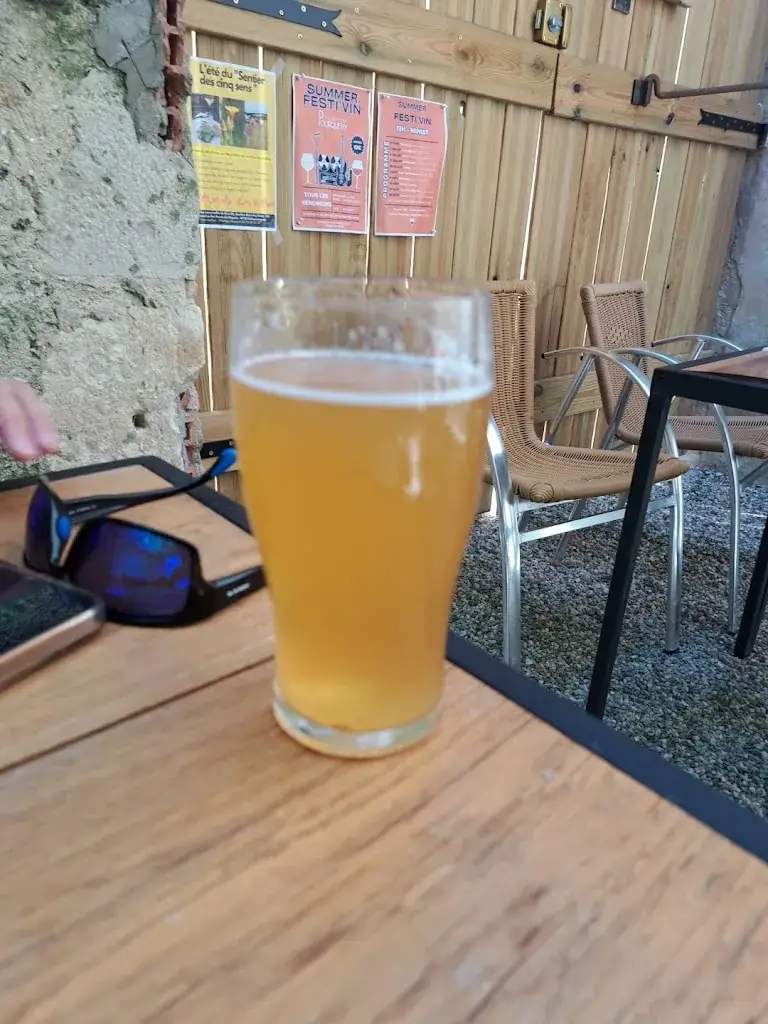 Jon Nathan_Parvis Magna_Duras_review