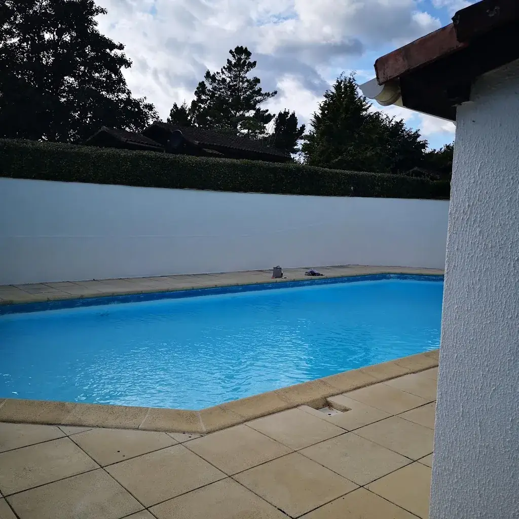 Le Cabri est fermé, is closed._Duras_slider_image_2