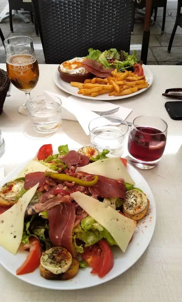 Lena Gerasimon_Chez Doxpi_Espelette_review