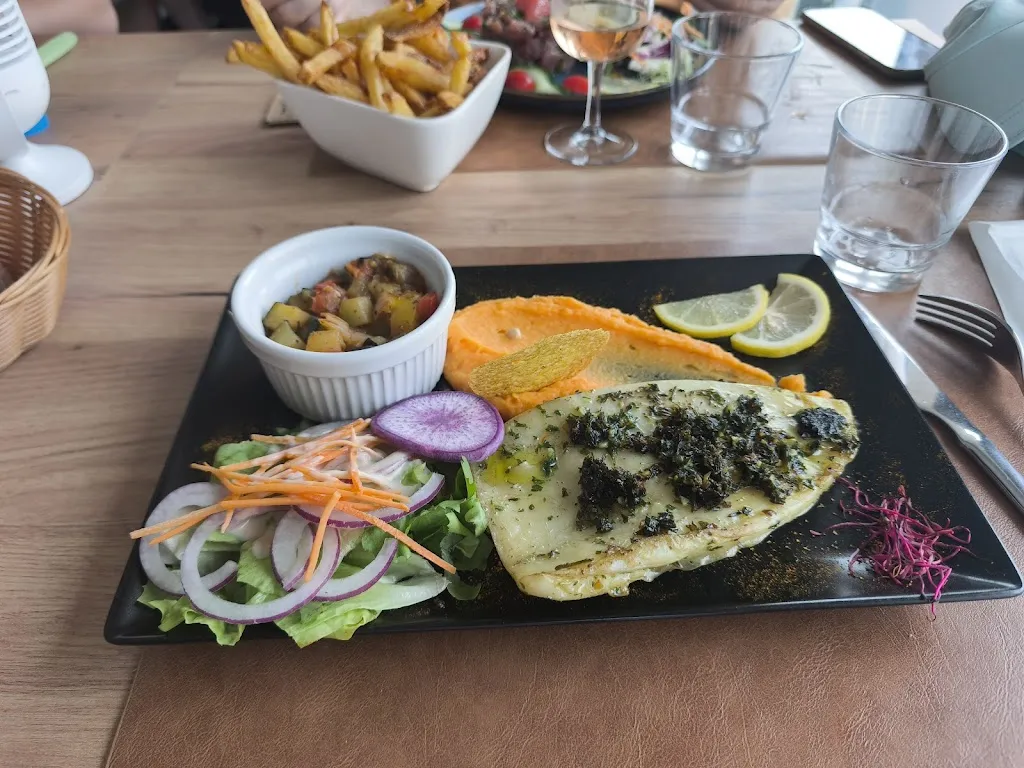 Entre Terre Et Mer Restaurant in Marsilly