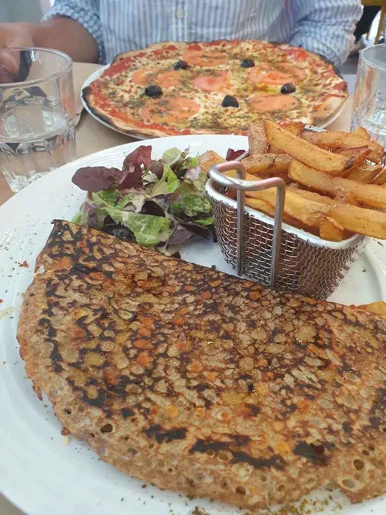 Krystyna Roszak_Les Remparts_Égletons_review