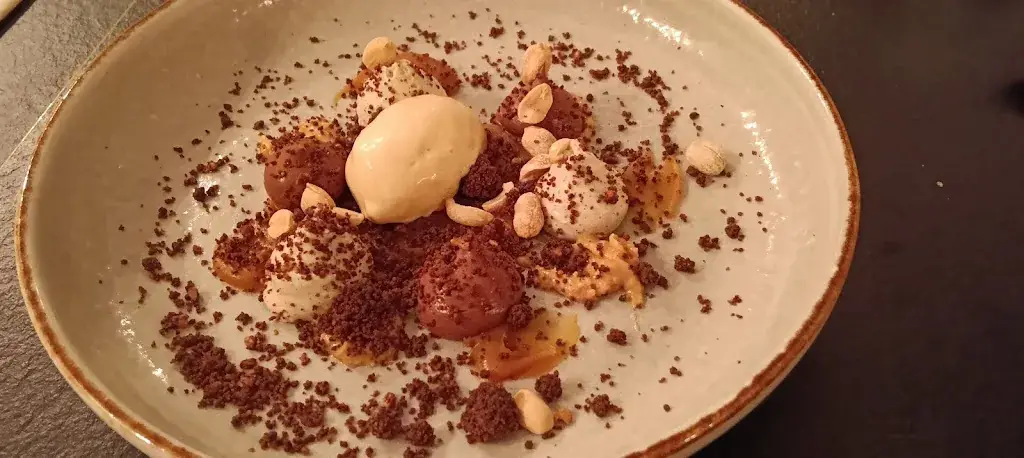 Mea Strijker_restaurant Ekaina_Égletons_reseña