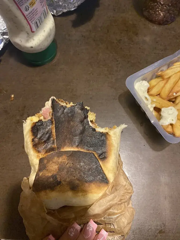 Noely Guerlet_Le Bosphore_Égletons_review