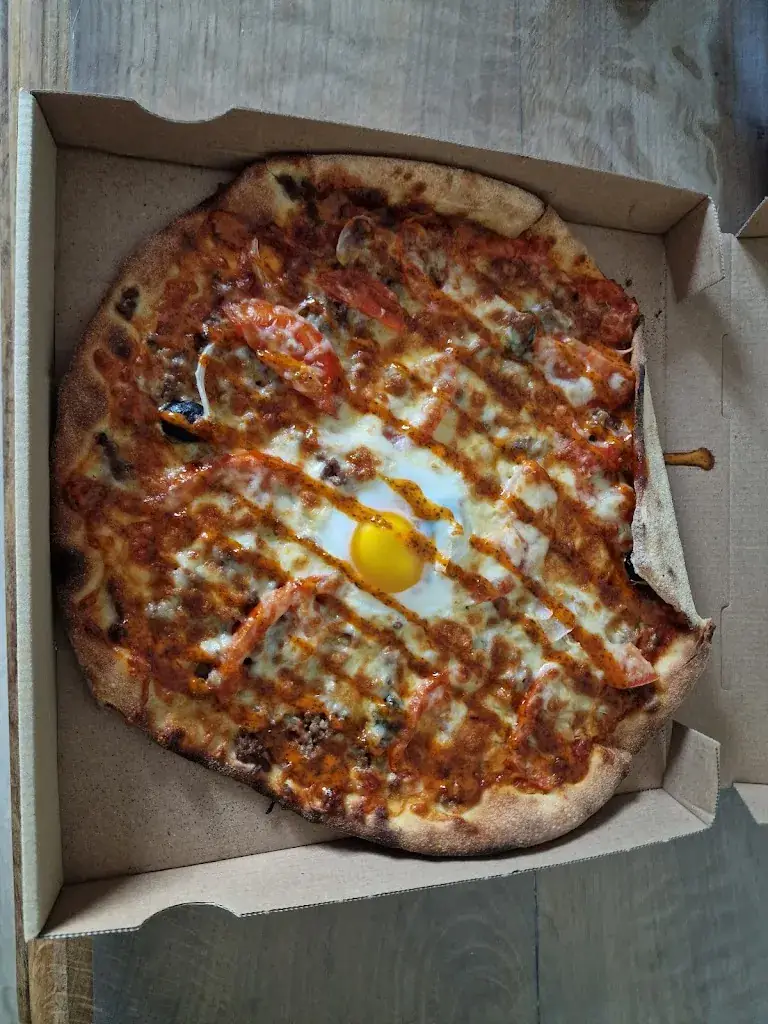 Bruno Bravais_Le kiosque à pizzas Egletons_Égletons_review