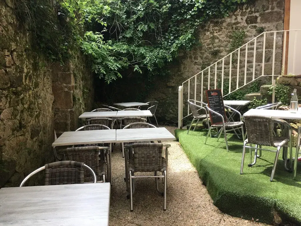 Le Potron-Minet restaurant in Eymoutiers