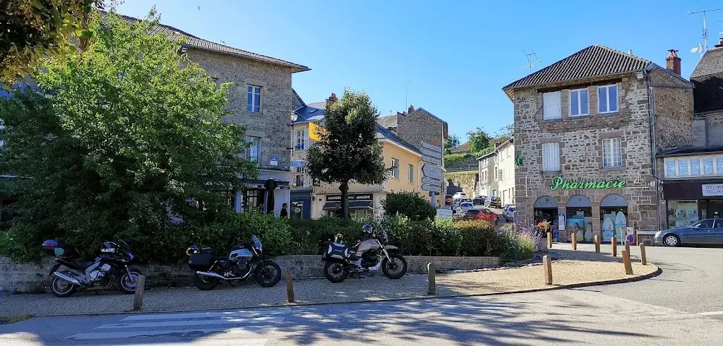 DAGLANMAN_Les Copains D'abord boudoir_Eymoutiers_review