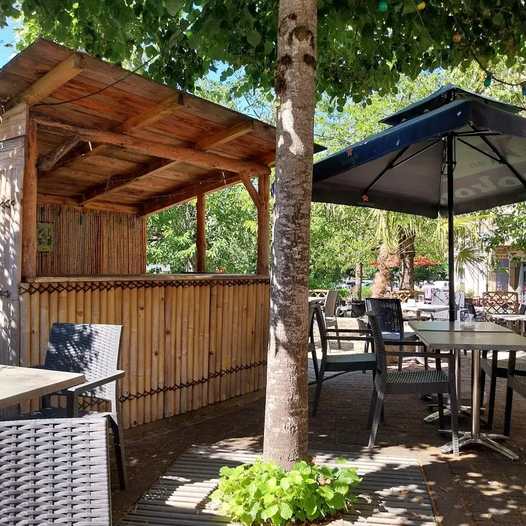 Les Copains D'abord boudoir ristorante a Eymoutiers