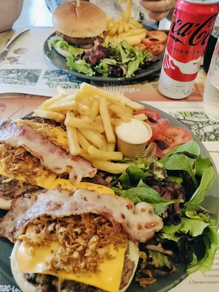 Tieneke Derickx_Le Regal_Salignac-Eyvigues_review