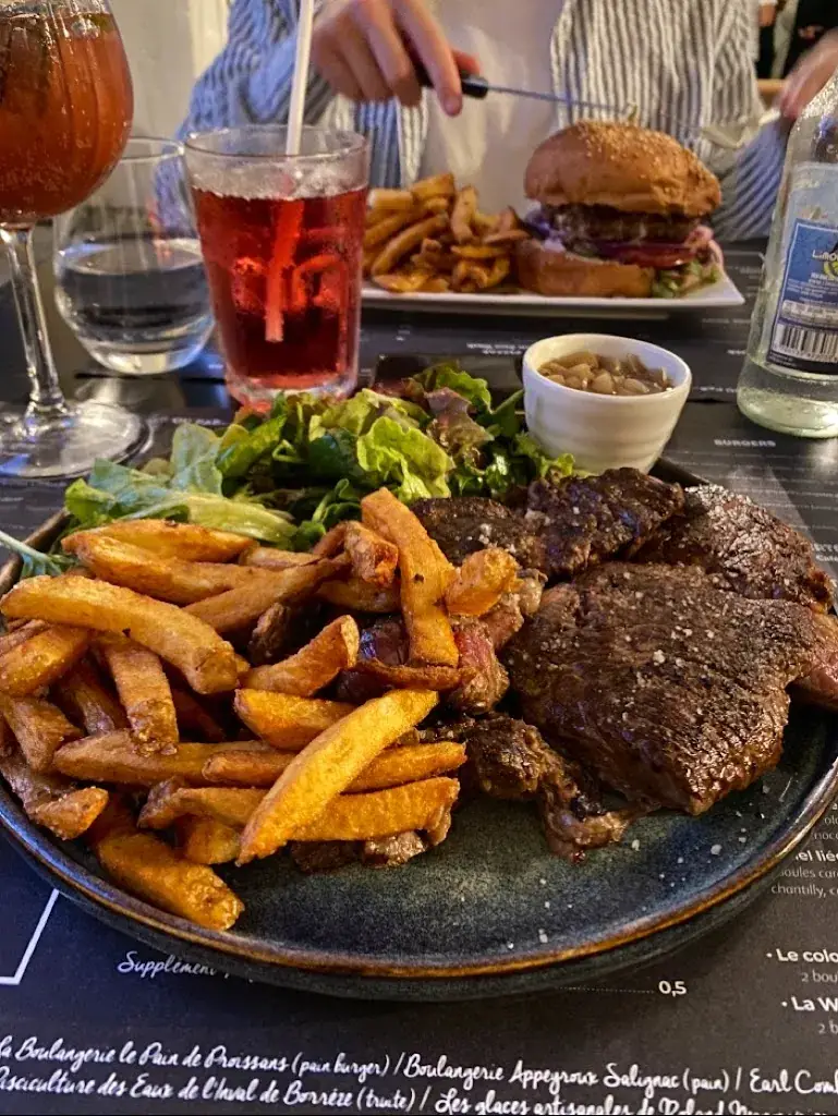 Amelie P_Café de la Place_Salignac-Eyvigues_review