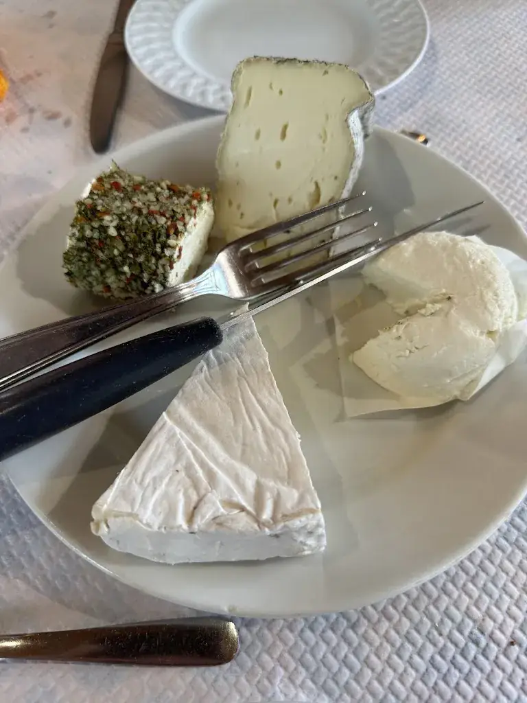 Auberge Roustigou_Archignac_slider_image_2