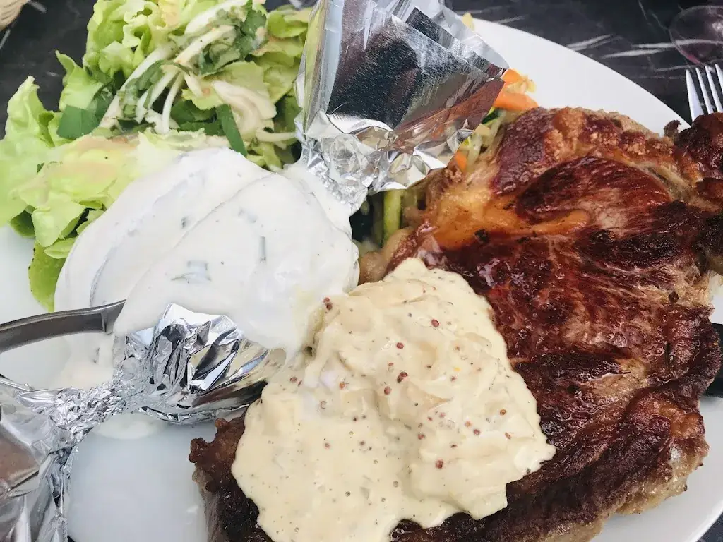 diejee Moborn_Bar Restaurant des Forges_Savignac-Lédrier_review