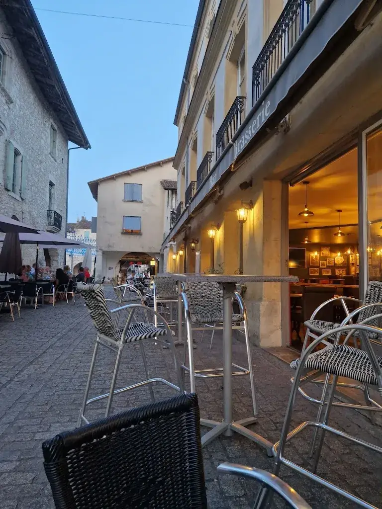 Café Tortoni restaurant in Eymet