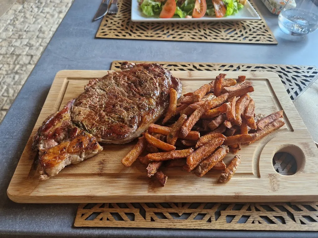 William Gee_Le petit Périgord_Eymet_review