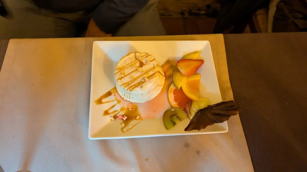 Clive Lumb_Famille Moutier_Thénac_review