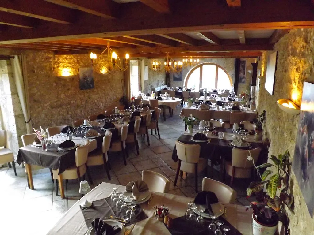 Famille Moutier restaurant in Thénac