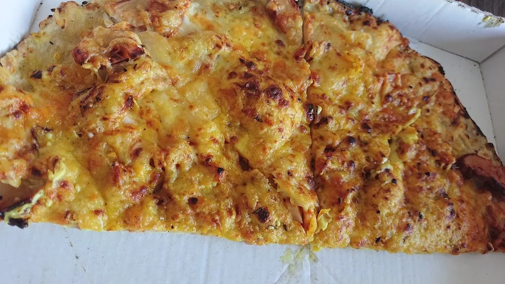 La Roulotte à Pizzas restaurant in Fléac