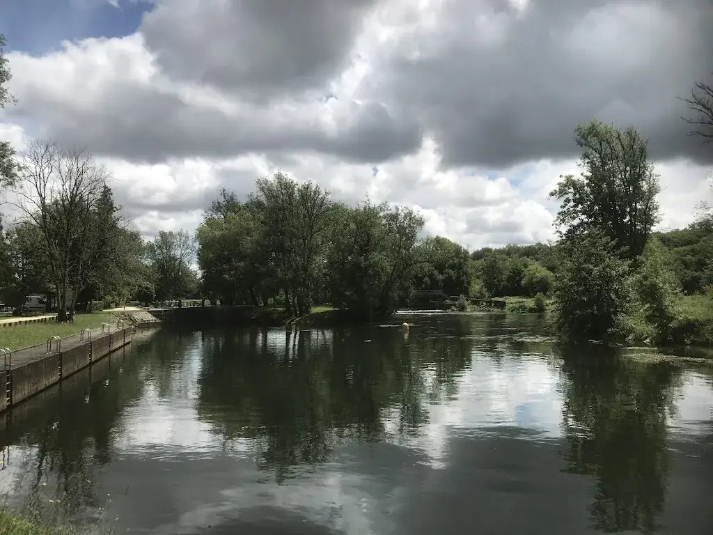 Buvette de Fleurac restaurant in Linars