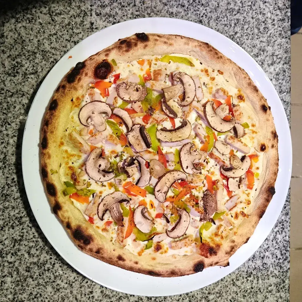 LA Z PIZZA restaurant in Fargues-Saint-Hilaire