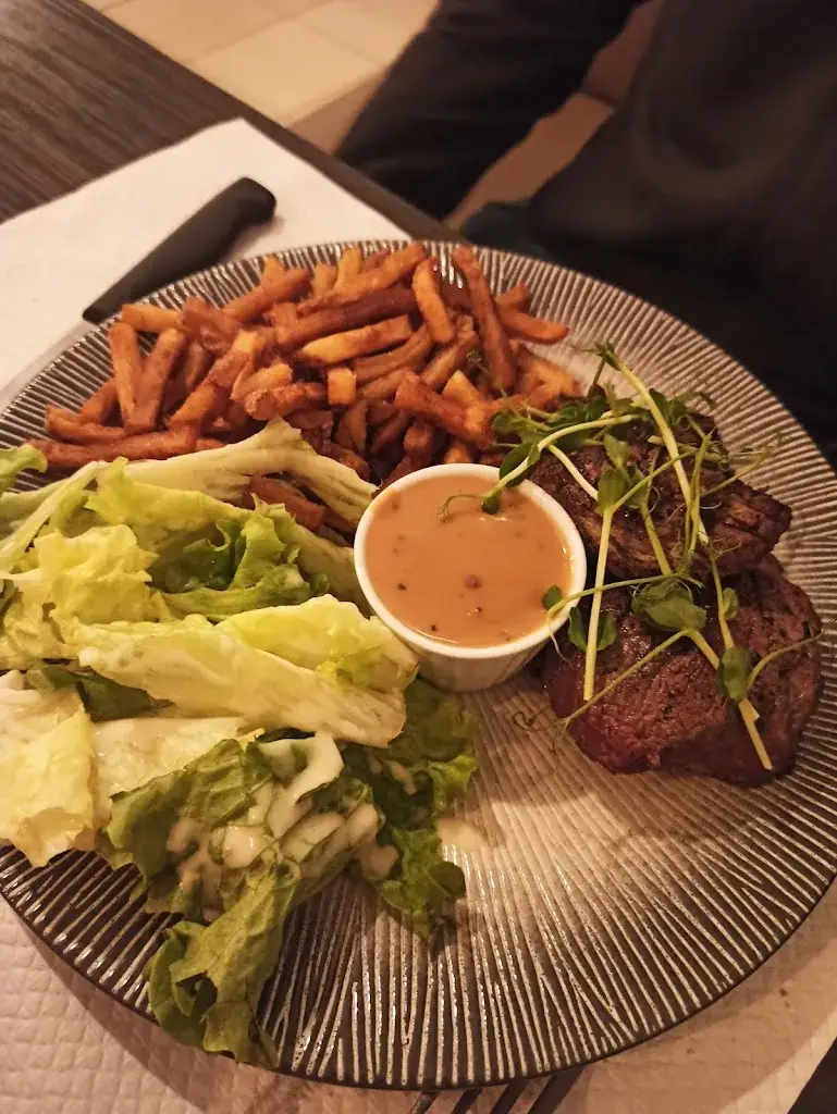 Emi Kno_La garenne_Fontaine-le-Comte_review