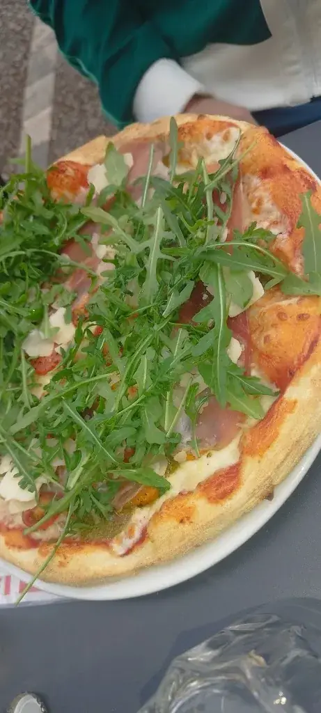 Kelly Riviere_Little Italy Fontaine le Comte_Fontaine-le-Comte_review