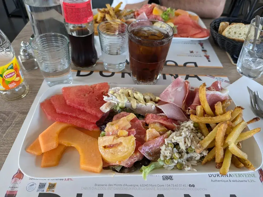 Darina Fleur_Le 2022_Issoire_review