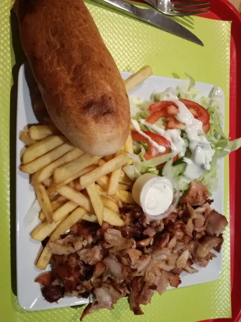 Menü_Cafétéria Aladin_Fontaine-le-Comte_Bild_1