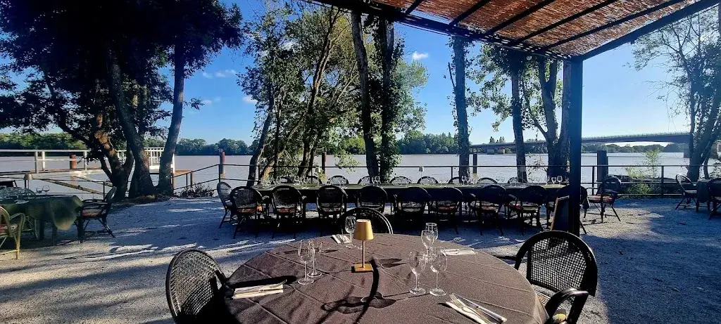 Le Ponton Restaurant in Fronsac