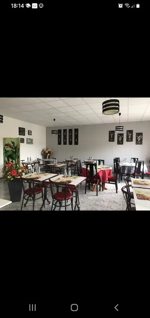 Young Le restaurant in Montayral