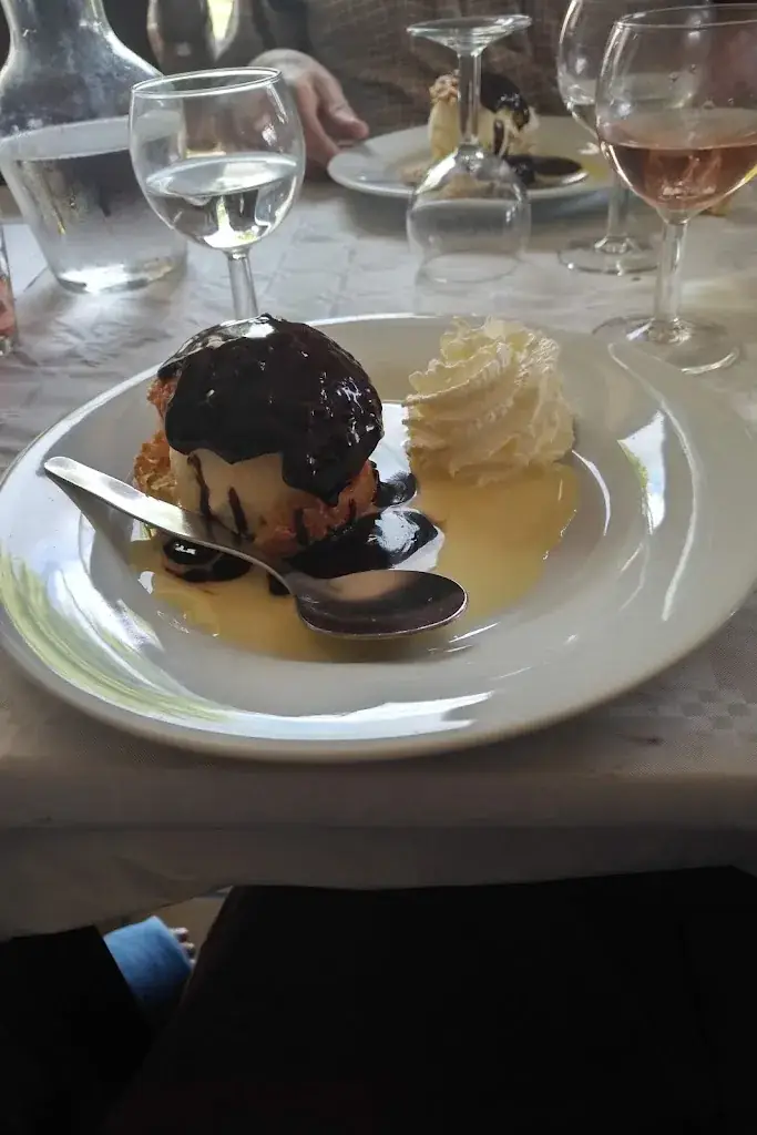 Trisha Kelly_BRIT'HôTEL Restaurant La Renaissance_Fumel_review