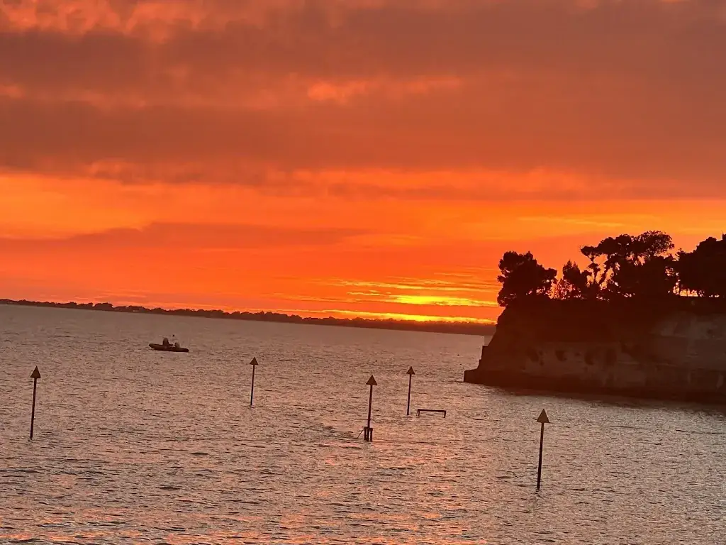 Noelle Depuille_La Retenue_Fouras_review